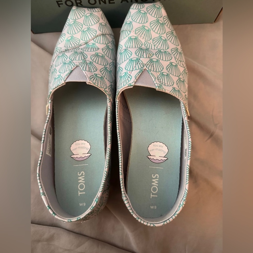 Toms Lavender Blur Mermaizing Print classic slip-on size 9